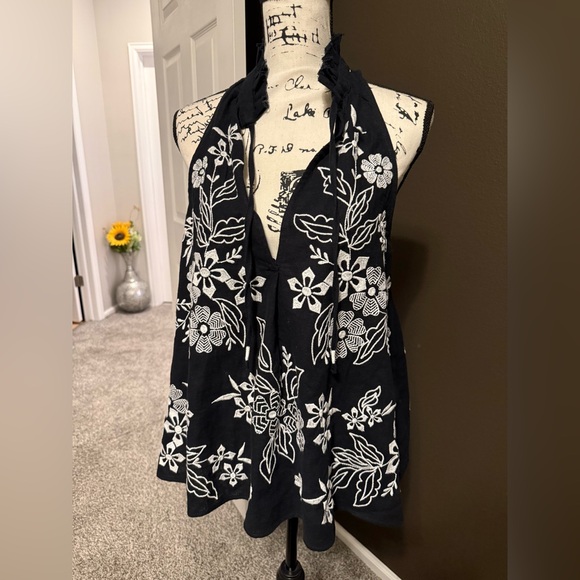 EUC Pilcro Tavi Floral Embroidered Top - Picture 3 of 5